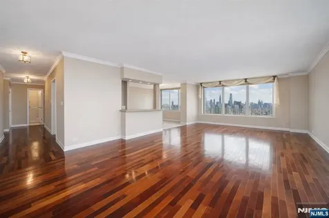 6040 Boulevard East West New York NJ 07093