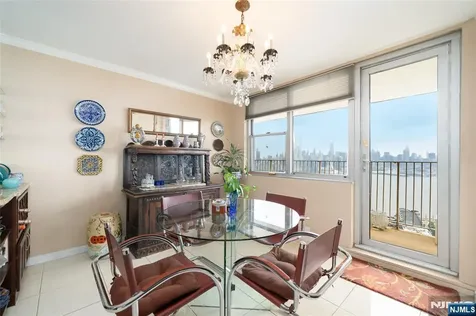 6040 Boulevard East West New York NJ 07093