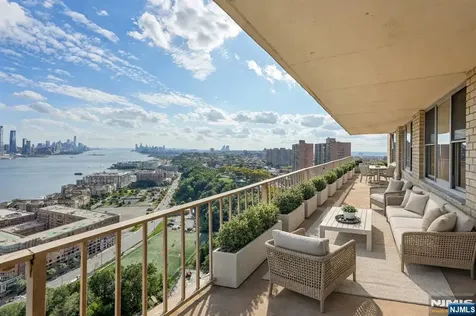 6040 Boulevard East West New York NJ 07093