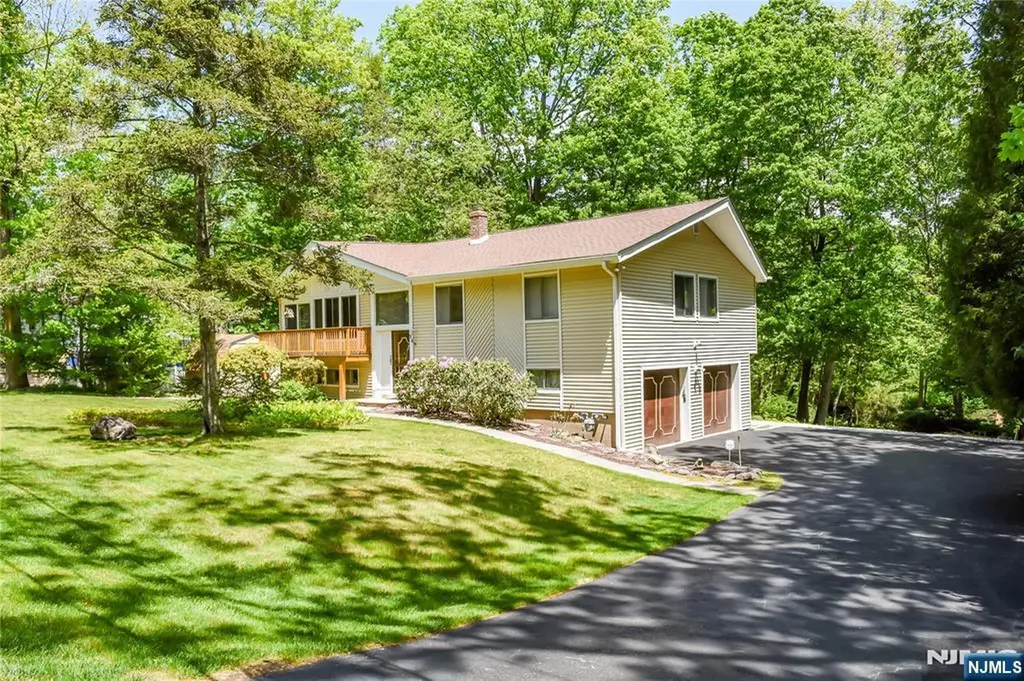 98 Gould Road West Milford NJ 07435