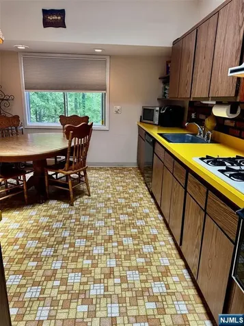98 Gould Road West Milford NJ 07435