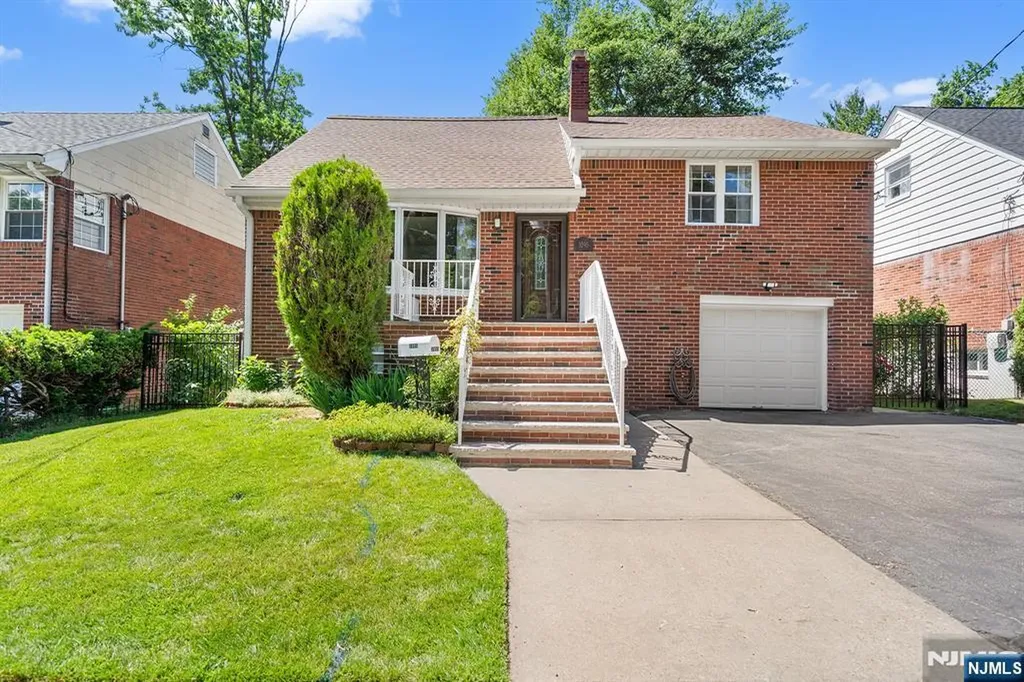 1095 Harvard Place Fort Lee NJ 07024