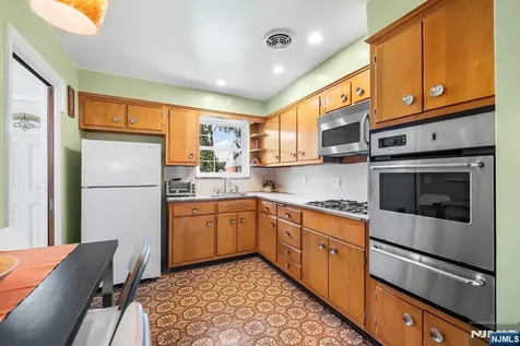 1095 Harvard Place Fort Lee NJ 07024