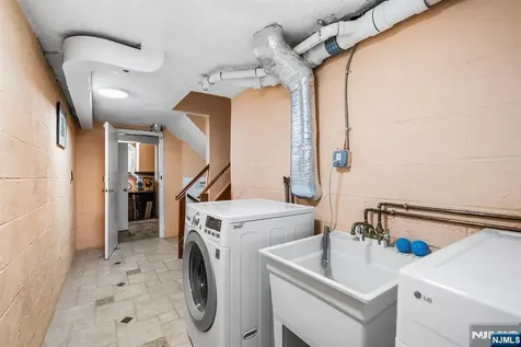 1095 Harvard Place Fort Lee NJ 07024