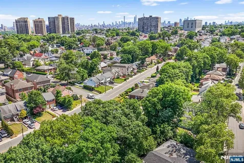 1095 Harvard Place Fort Lee NJ 07024