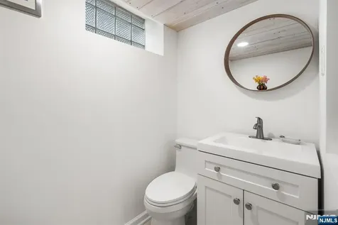 1095 Harvard Place Fort Lee NJ 07024