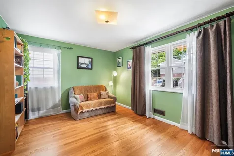 1095 Harvard Place Fort Lee NJ 07024