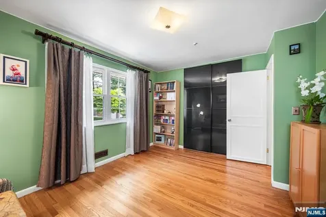 1095 Harvard Place Fort Lee NJ 07024