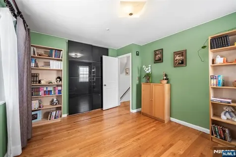 1095 Harvard Place Fort Lee NJ 07024