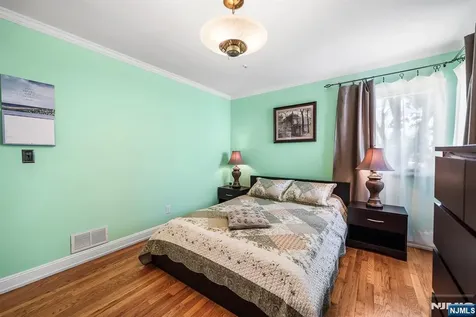 1095 Harvard Place Fort Lee NJ 07024