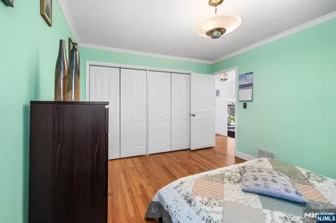 1095 Harvard Place Fort Lee NJ 07024