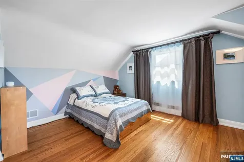1095 Harvard Place Fort Lee NJ 07024