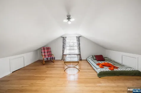1095 Harvard Place Fort Lee NJ 07024
