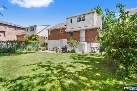 1095 Harvard Place Fort Lee NJ 07024