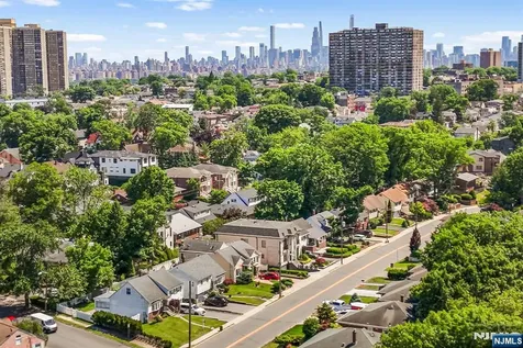1095 Harvard Place Fort Lee NJ 07024