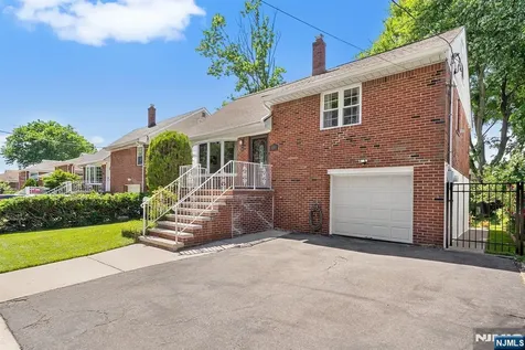 1095 Harvard Place Fort Lee NJ 07024