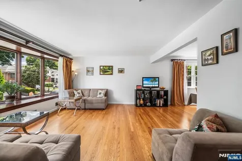 1095 Harvard Place Fort Lee NJ 07024