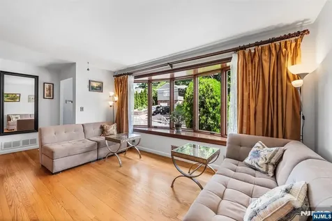 1095 Harvard Place Fort Lee NJ 07024