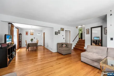 1095 Harvard Place Fort Lee NJ 07024