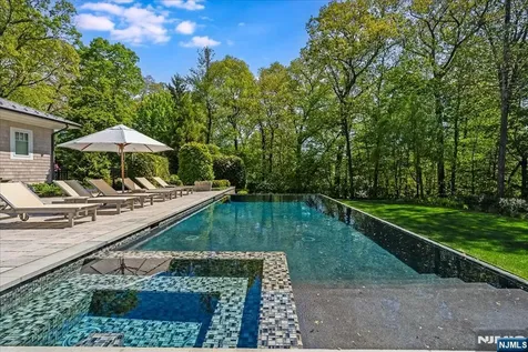 555 Miller Court Wyckoff NJ 07481