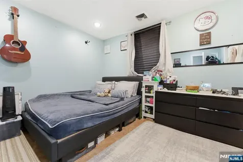 270 Westervelt Place Lodi NJ 07644