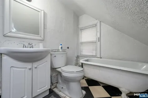 829-831 13th Street Newark NJ 07108