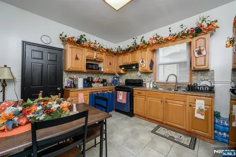829-831 13th Street Newark NJ 07108