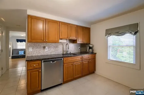 39 Lawrence Avenue Lodi NJ 07644