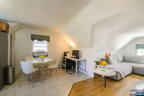 39 Lawrence Avenue Lodi NJ 07644