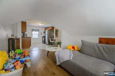 39 Lawrence Avenue Lodi NJ 07644