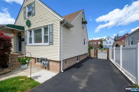 39 Lawrence Avenue Lodi NJ 07644
