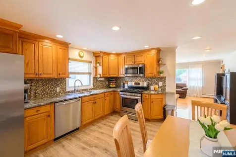 39 Lawrence Avenue Lodi NJ 07644