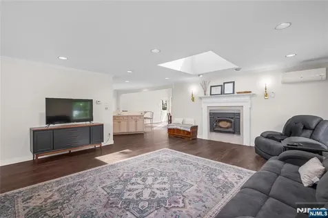 70 Lennon Clifton NJ 07013