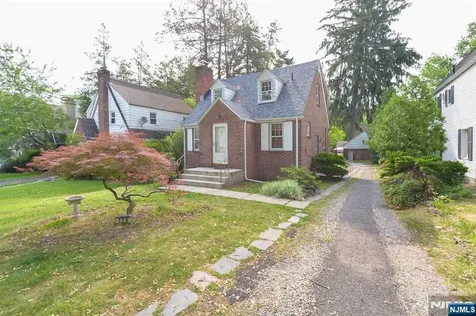 125 Eastview Avenue Leonia NJ 07605