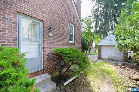 125 Eastview Avenue Leonia NJ 07605