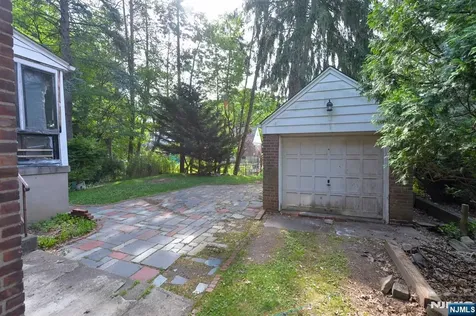 125 Eastview Avenue Leonia NJ 07605