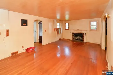 125 Eastview Avenue Leonia NJ 07605