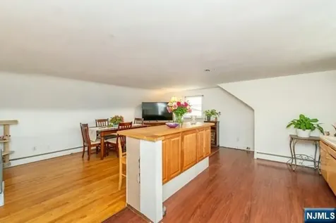 84 Locust Avenue Wallington NJ 07057