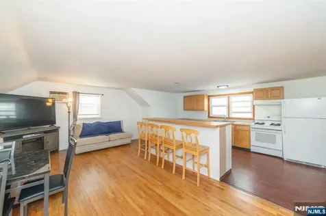 84 Locust Avenue Wallington NJ 07057