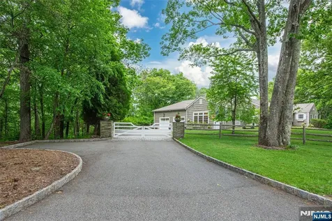 724 Ridge Road Kinnelon Borough NJ 07405