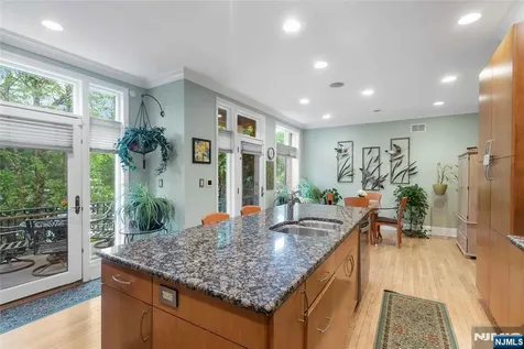 103 Hudson Cove Edgewater NJ 07020
