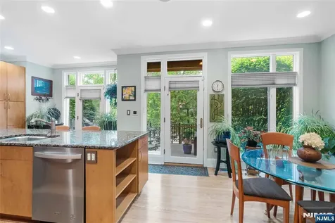 103 Hudson Cove Edgewater NJ 07020