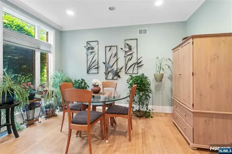 103 Hudson Cove Edgewater NJ 07020