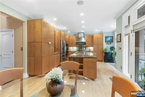 103 Hudson Cove Edgewater NJ 07020