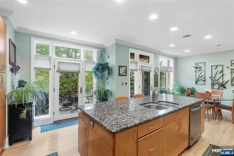 103 Hudson Cove Edgewater NJ 07020