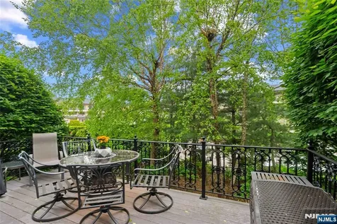 103 Hudson Cove Edgewater NJ 07020