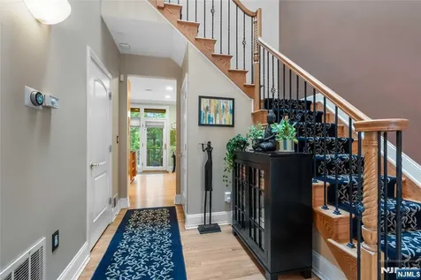103 Hudson Cove Edgewater NJ 07020