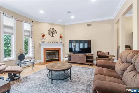 103 Hudson Cove Edgewater NJ 07020