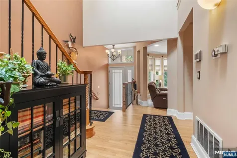 103 Hudson Cove Edgewater NJ 07020