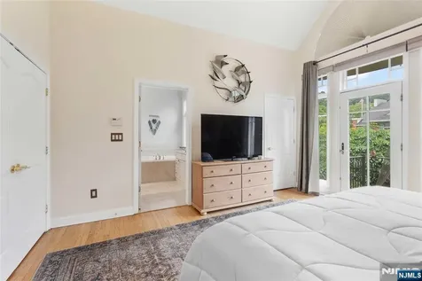 103 Hudson Cove Edgewater NJ 07020